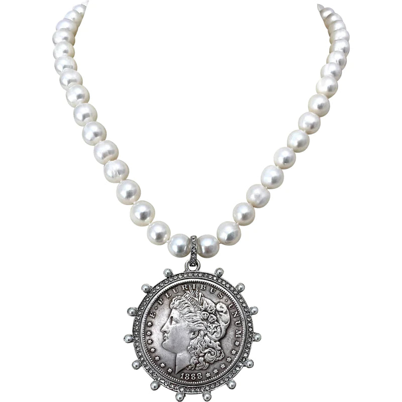 V Rouge Lady Liberty Pearl Necklace